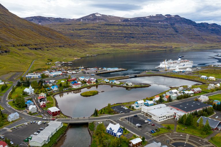 Seyðisfjörður Port Kasa Fue, CC BY-SA 4.0 , via Wikimedia Commons