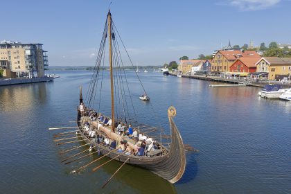 2012 built replica (kopi i full skala) of the Oseberg Ship (in Norwegian: Osebergskipet), a Viking ship from ca. AD 830 discovered in a burial mound near Tønsberg.