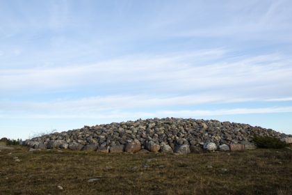 rock cairn gravesite, not Tjernagelshaugen